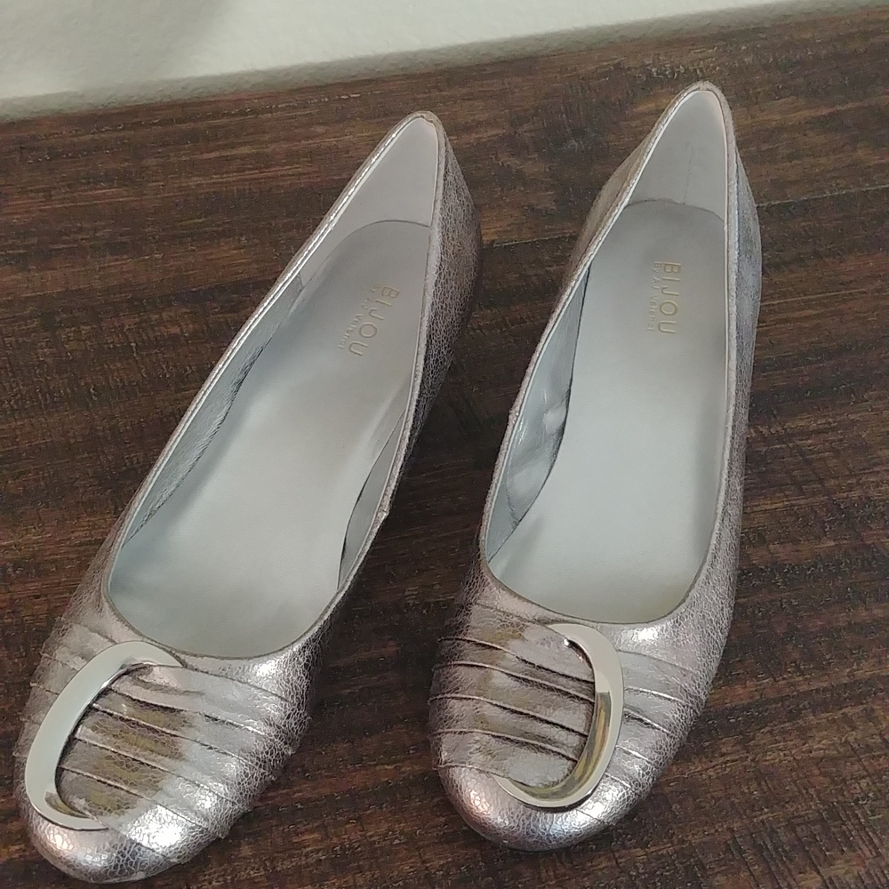 Women's shoes
